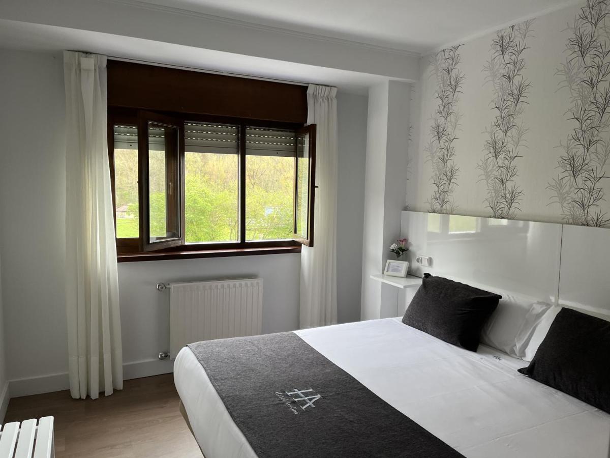 Hotel Avelina Cangas de Onis Luaran gambar