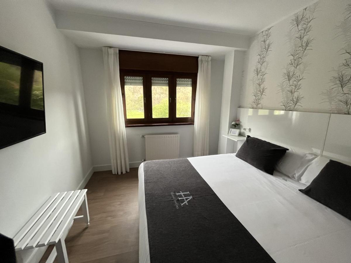 Hotel Avelina Cangas de Onis Luaran gambar